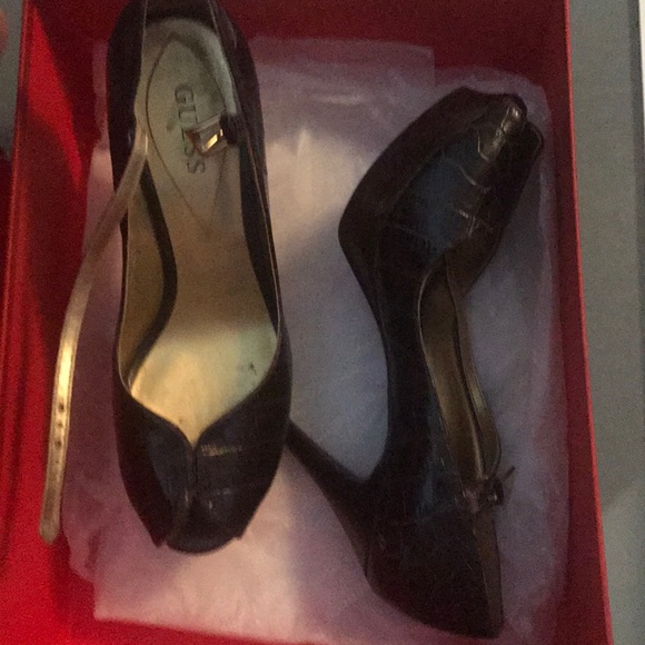 Stacked high heel chocolate brown Guess sandals - Picture 2 of 3